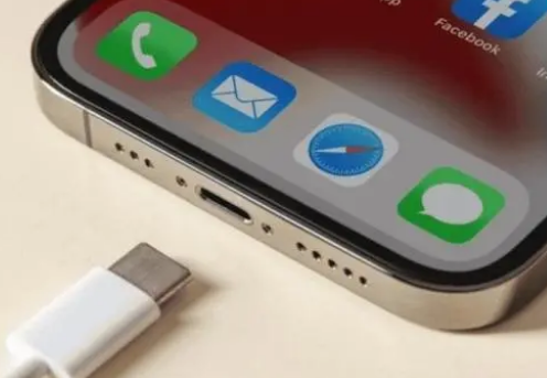 柞水苹果15维修分享iPhone15改USB-C接口后能和安卓用户互借充电器吗 